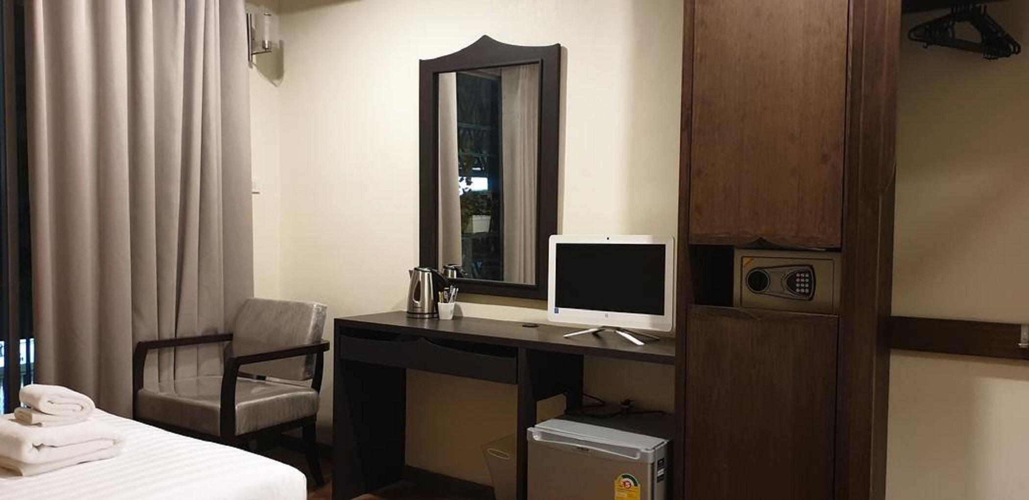 Vinary Hotel Sukhumvit Bangkok Exteriör bild
