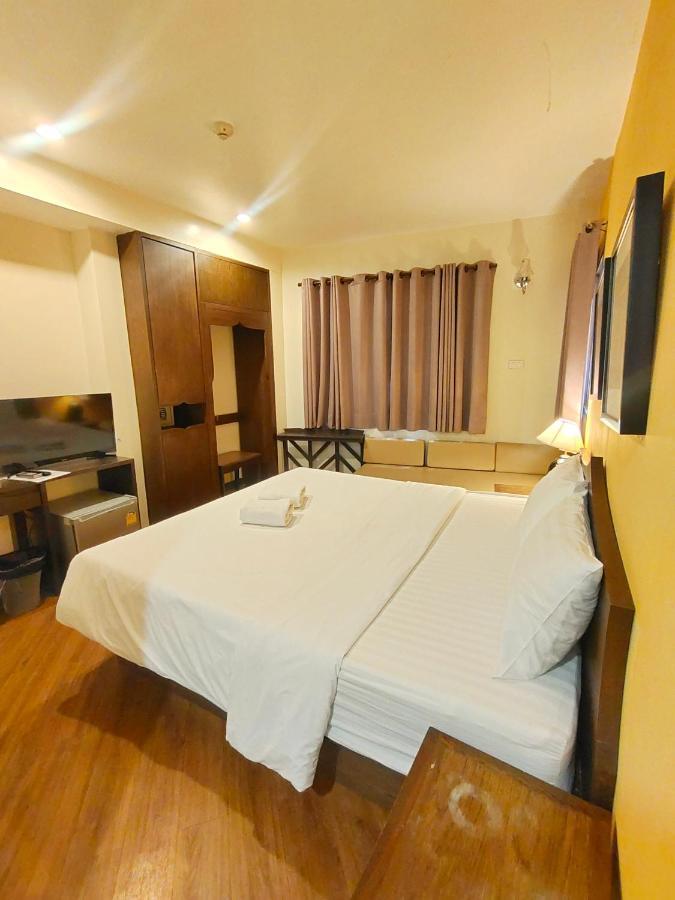 Vinary Hotel Sukhumvit Bangkok Exteriör bild