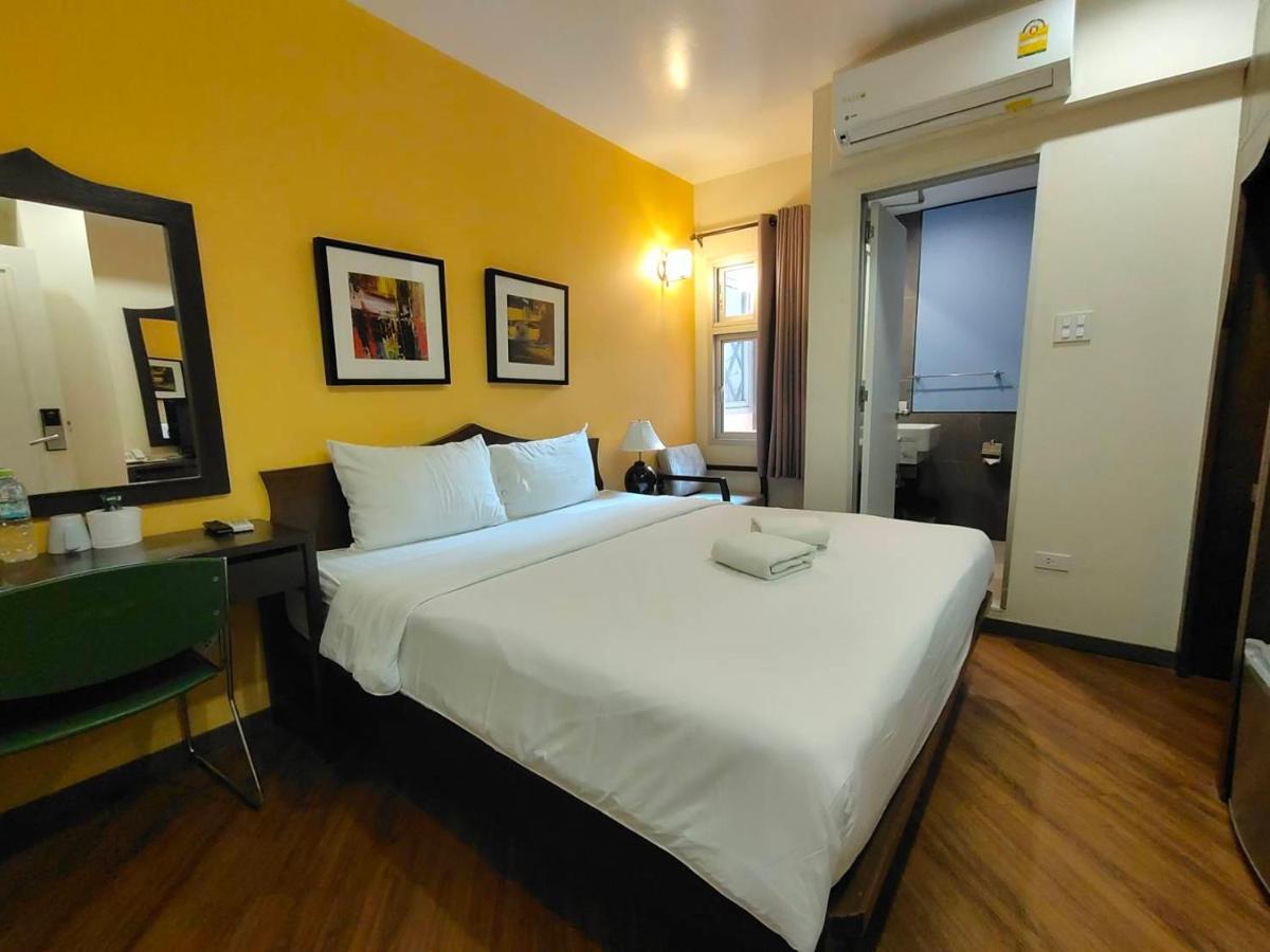 Vinary Hotel Sukhumvit Bangkok Exteriör bild