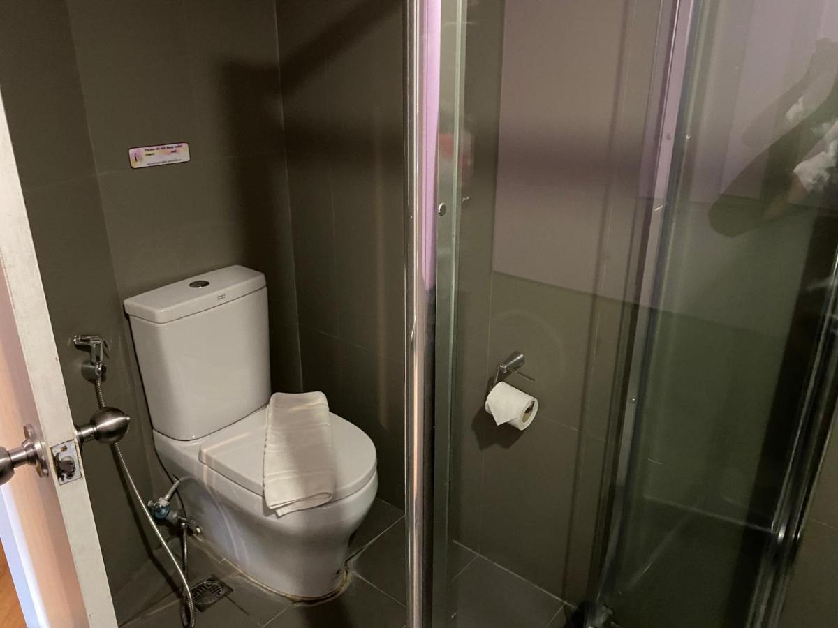 Vinary Hotel Sukhumvit Bangkok Exteriör bild