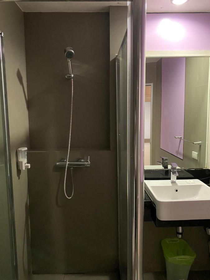 Vinary Hotel Sukhumvit Bangkok Exteriör bild