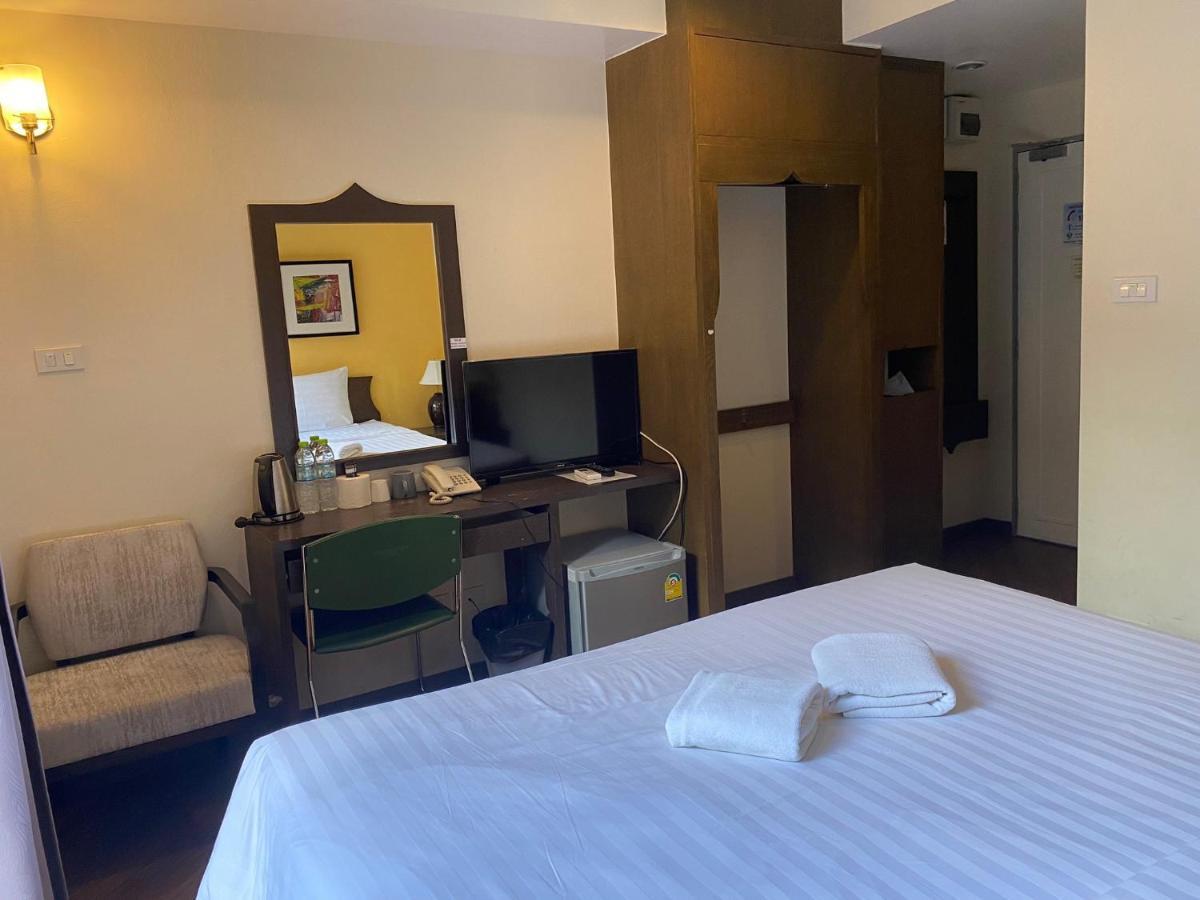 Vinary Hotel Sukhumvit Bangkok Exteriör bild