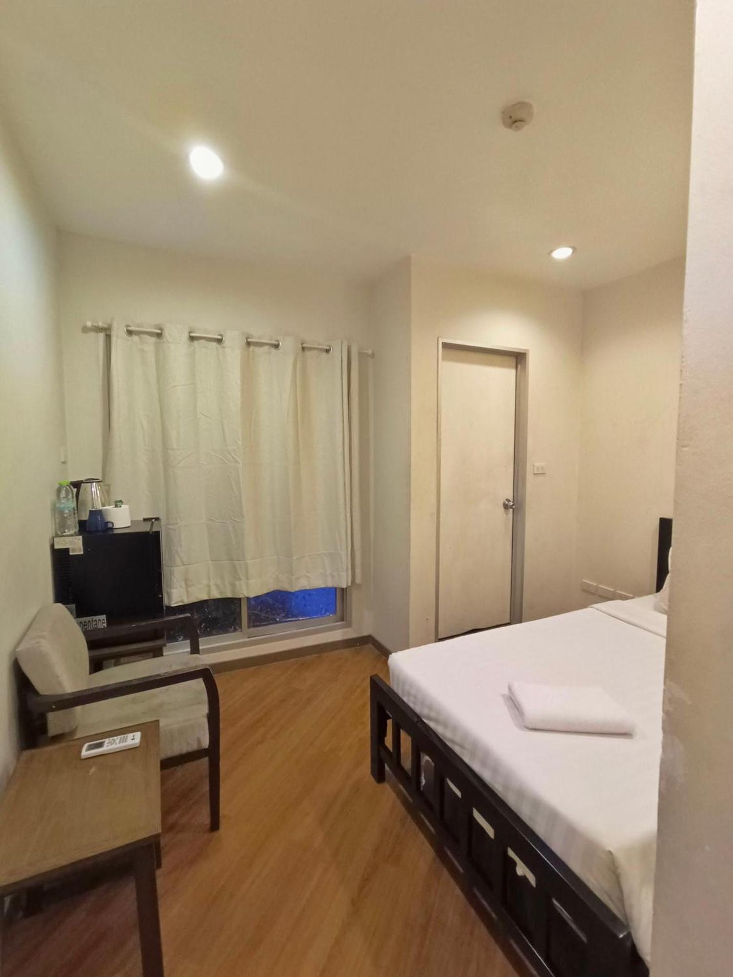 Vinary Hotel Sukhumvit Bangkok Exteriör bild