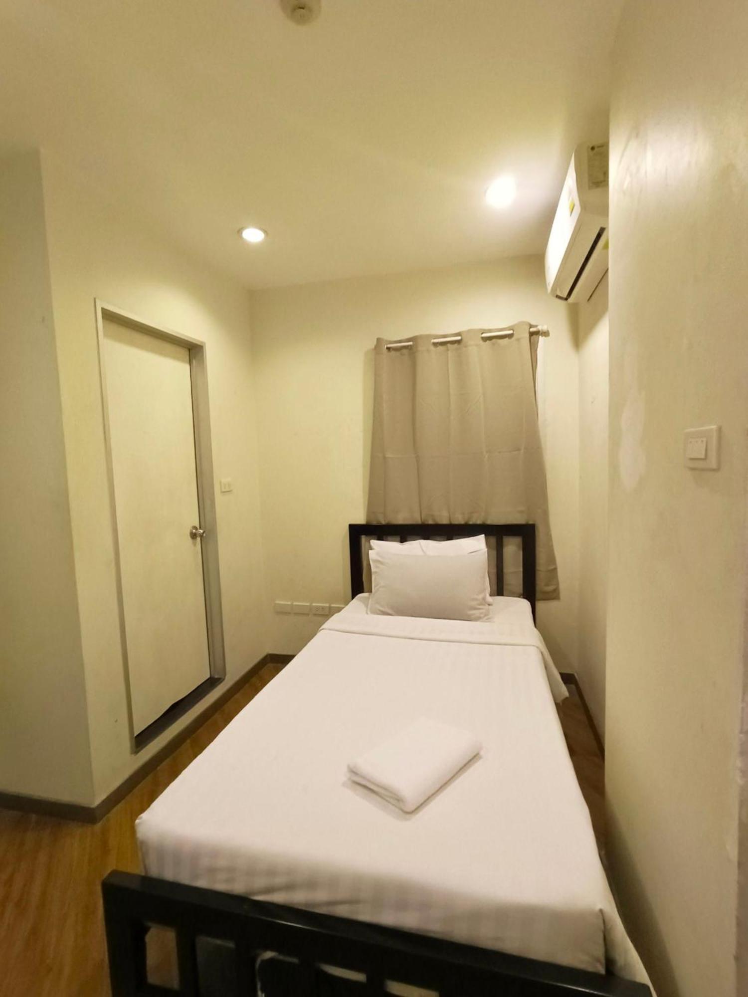 Vinary Hotel Sukhumvit Bangkok Exteriör bild
