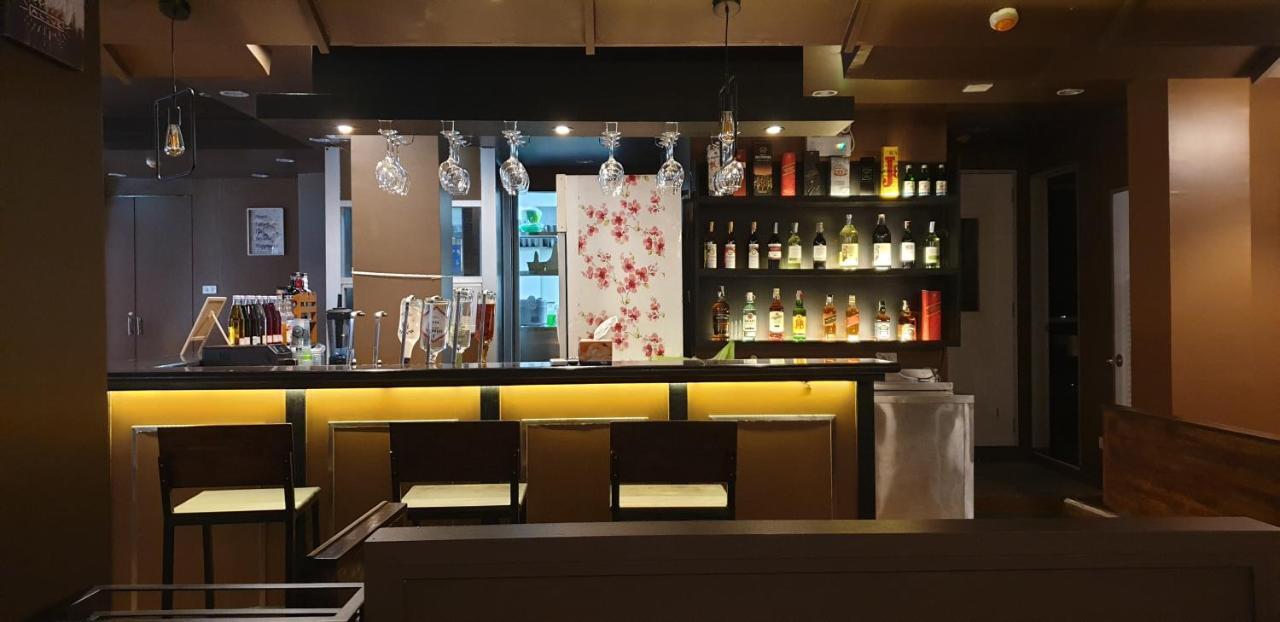 Vinary Hotel Sukhumvit Bangkok Exteriör bild