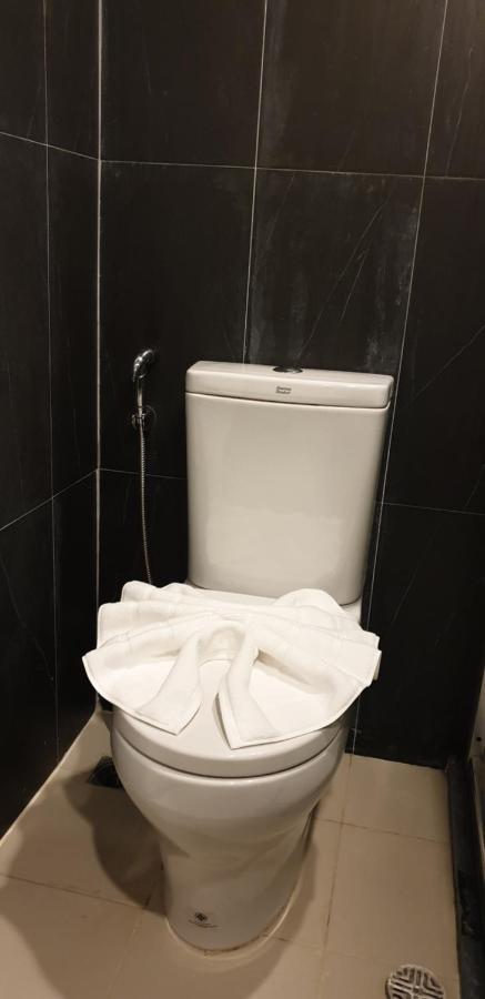Vinary Hotel Sukhumvit Bangkok Exteriör bild