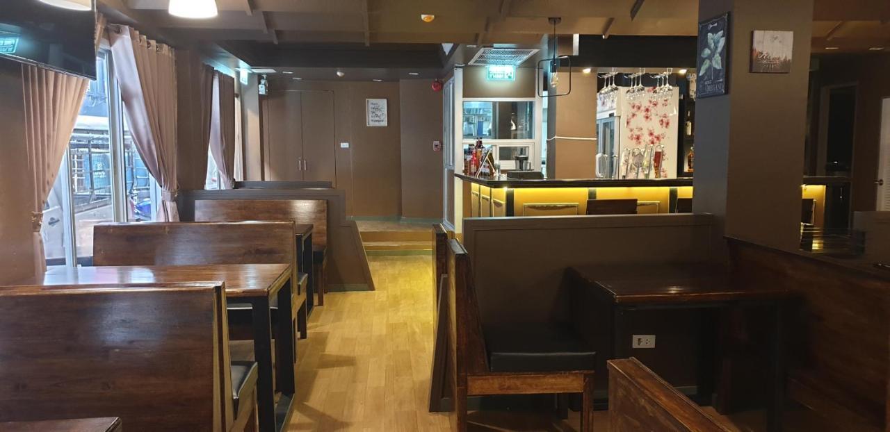 Vinary Hotel Sukhumvit Bangkok Exteriör bild